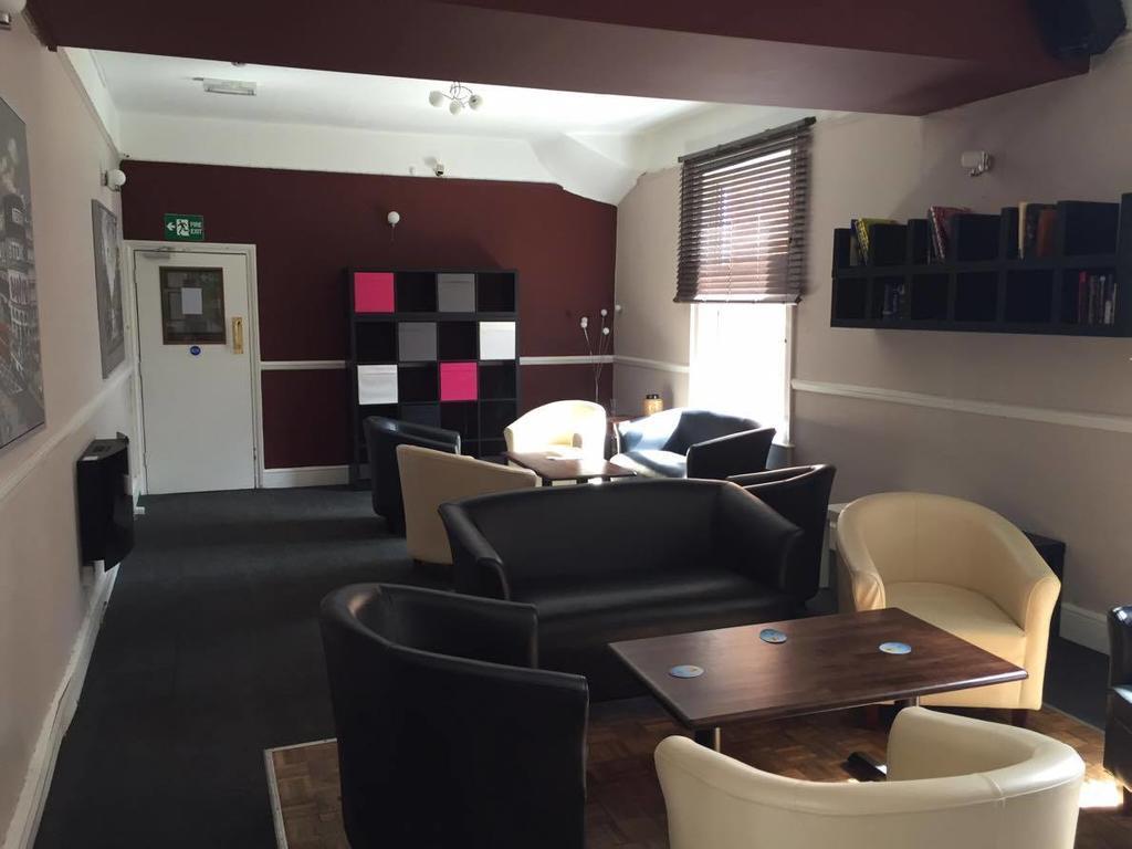 The Pines Guest Accommodation Chippenham  Exteriér fotografie