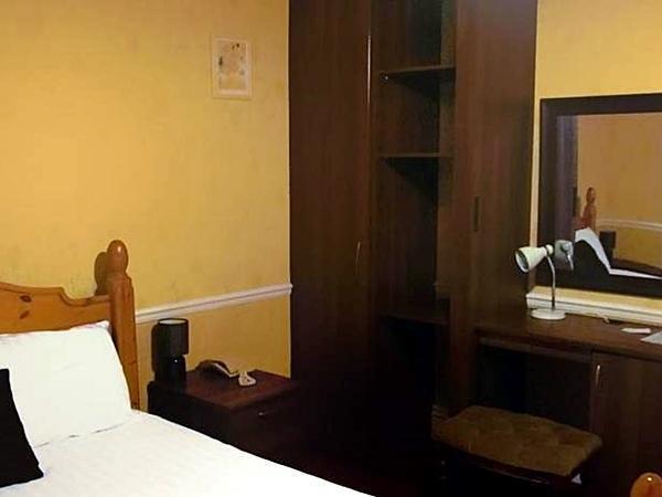 The Pines Guest Accommodation Chippenham  Exteriér fotografie