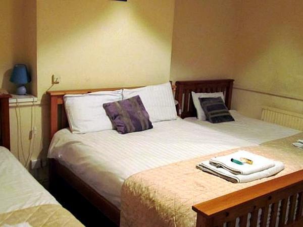 The Pines Guest Accommodation Chippenham  Exteriér fotografie