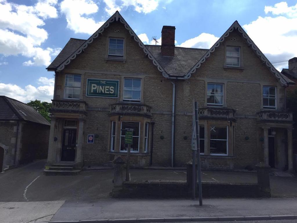 The Pines Guest Accommodation Chippenham  Exteriér fotografie