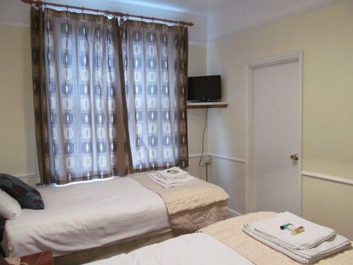 The Pines Guest Accommodation Chippenham  Exteriér fotografie